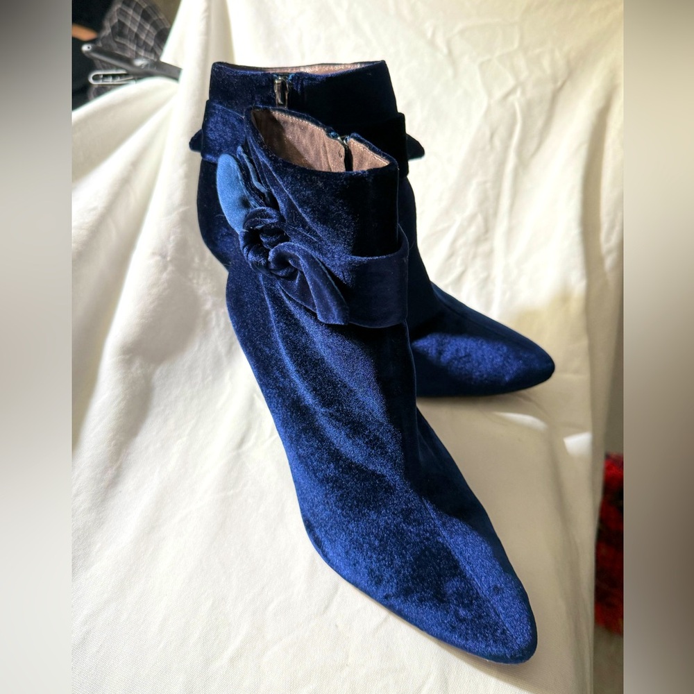 J.Renee Blue Velvet Sexy Booties Sz 9M